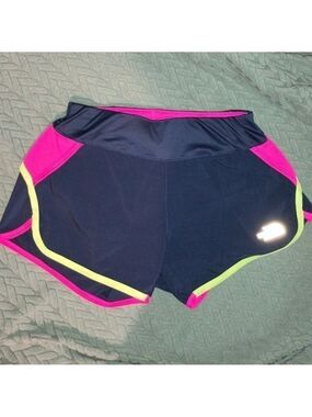 North Face women’s xs quick dry running shorts w/back pocket
